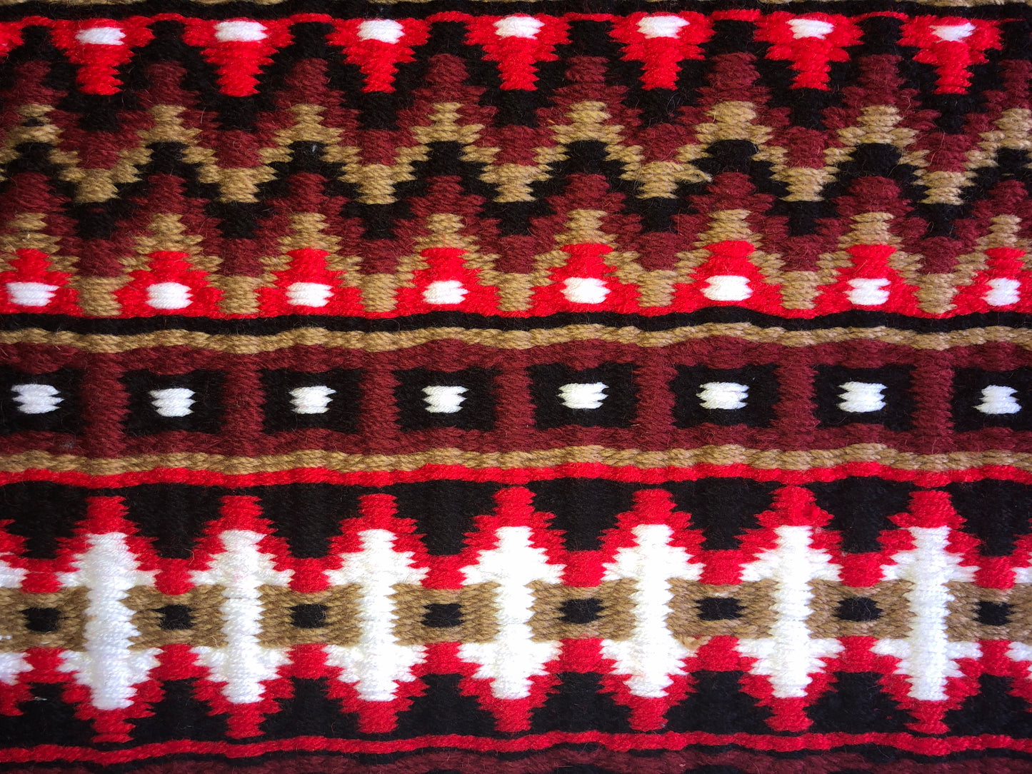 Show Pad 1966 - Black base with bright red, dark red, tan and white